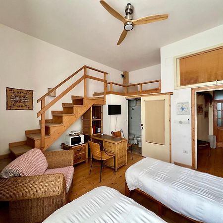 סאסארי B&B Le Finestre Su Via Cavour חדר תמונה