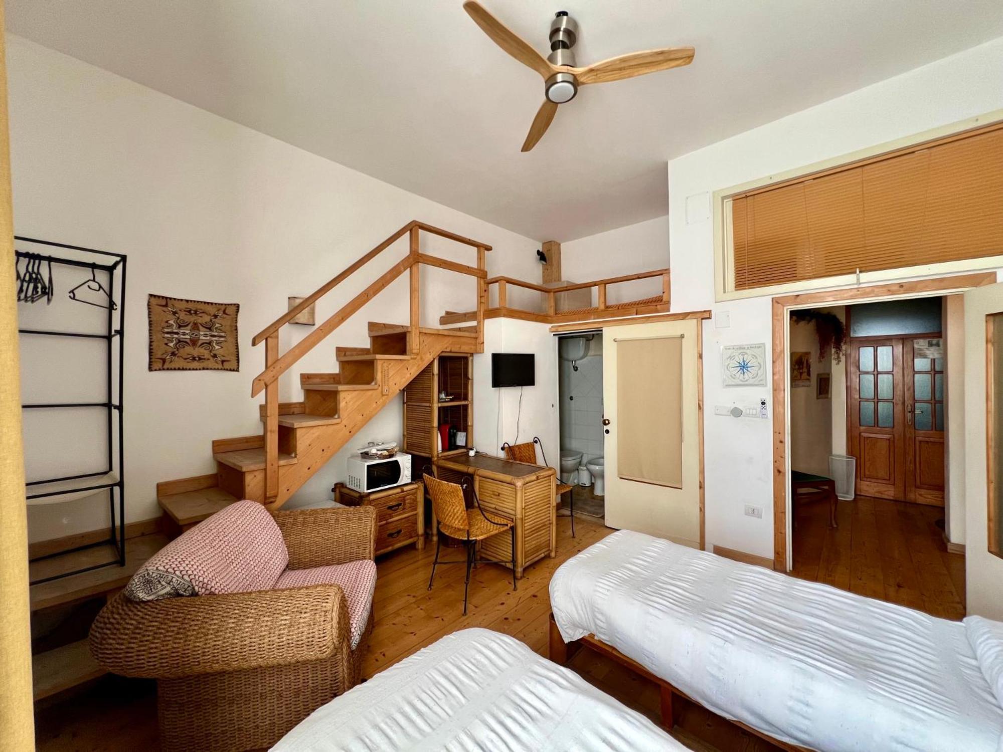 סאסארי B&B Le Finestre Su Via Cavour חדר תמונה